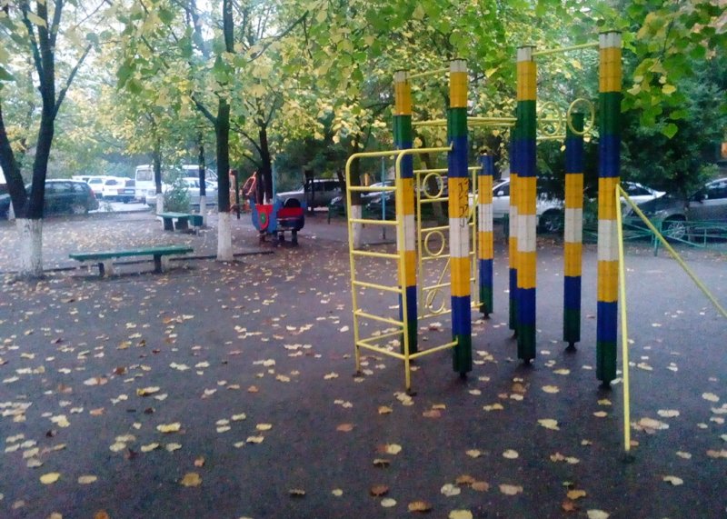 Площадка для воркаута в городе Краснодар №9156 Маленькая Современная фото