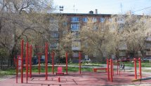 Площадка для воркаута в городе Новосибирск №8515 Маленькая Современная фото