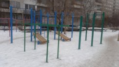 Площадка для воркаута в городе Красноярск №6325 Маленькая Современная фото