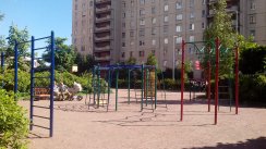 Площадка для воркаута в городе Санкт-Петербург №2234 Маленькая Современная фото