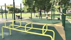 Воркаут-площадка открыта в городском парке Пинска