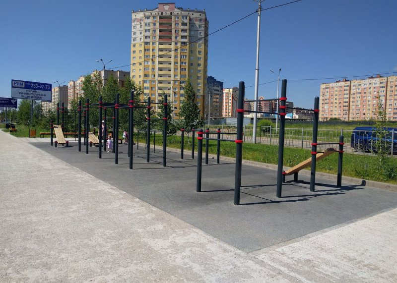 Площадка для воркаута в городе Альметьевск №5277 Средняя Современная фото