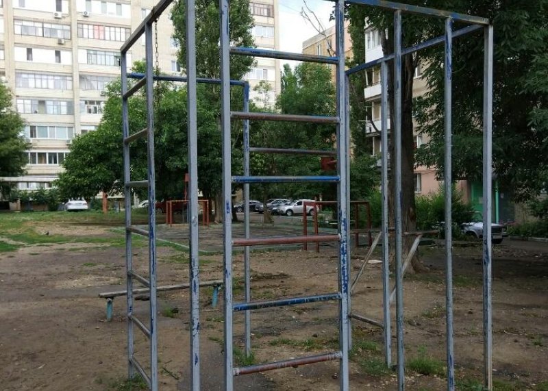 Площадка для воркаута в городе Саратов №7098 Маленькая Советская фото