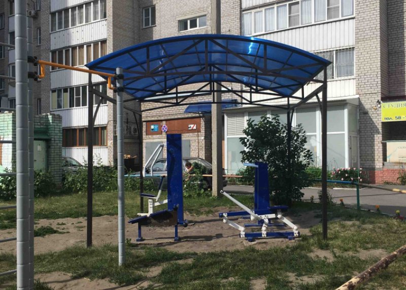 Площадка для воркаута в городе Барнаул №10762 Маленькая Современная фото