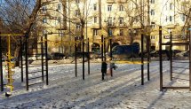 Площадка для воркаута в городе Москва №6008 Маленькая Современная фото