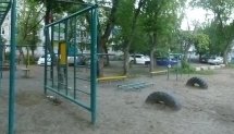 Площадка для воркаута в городе Бийск №7120 Маленькая Современная фото