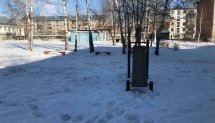 Площадка для воркаута в городе Бийск №8253 Маленькая Современная фото