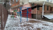 Площадка для воркаута в городе Бишкек №8293 Маленькая Современная фото