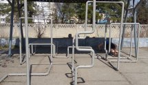 Площадка для воркаута в городе Бишкек №8305 Маленькая Современная фото