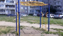 Площадка для воркаута в городе Верхняя Пышма №8814 Маленькая Современная фото