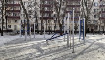Площадка для воркаута в городе Москва №9422 Маленькая Современная фото