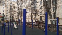 Площадка для воркаута в городе Москва №9562 Маленькая Современная фото