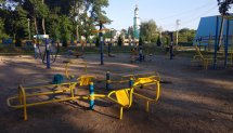 Площадка для воркаута в городе Кагарлык №9799 Средняя Современная фото