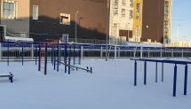 Площадка для воркаута в городе Якутск №10338 Маленькая Современная фото