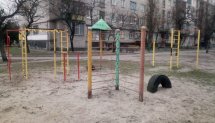 Площадка для воркаута в городе Комсомольск №10460 Маленькая Современная фото