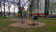 Площадка для воркаута в городе Минск №10684 Маленькая Современная фото