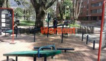 Площадка для воркаута в городе Богота №3623 Средняя Современная фото