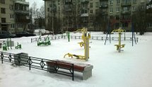 Площадка для воркаута в городе Петергоф №4816 Маленькая Современная фото