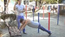 Фрагмент программы "The Overtime": Тренировка трицепса от команды Street Workout Crimea