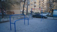 Площадка для воркаута в городе Новосибирск №792 Маленькая Современная фото