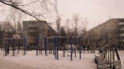 Площадка для воркаута в городе Солнечногорск №2660 Маленькая Современная фото