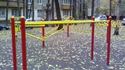 Площадка для воркаута в городе Москва №1868 Маленькая Современная фото