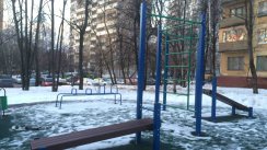 Площадка для воркаута в городе Москва №4803 Маленькая Современная фото