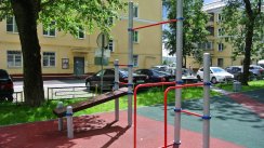 Площадка для воркаута в городе Москва №2701 Маленькая Современная фото