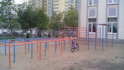 Площадка для воркаута в городе Самара №1936 Средняя Современная фото