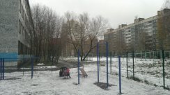 Площадка для воркаута в городе Санкт-Петербург №1359 Маленькая Современная фото