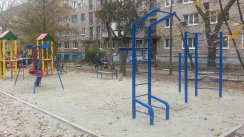 Площадка для воркаута в городе Запорожье №1921 Маленькая Современная фото