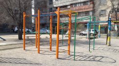 Площадка для воркаута в городе Алматы №2116 Маленькая Современная фото
