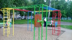 Площадка для воркаута в городе Набережные Челны №2931 Маленькая Современная фото