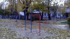 Площадка для воркаута в городе Белая Церковь №5933 Маленькая Современная фото