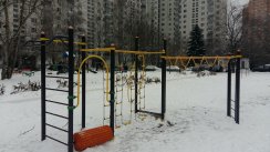 Площадка для воркаута в городе Москва №5992 Маленькая Современная фото