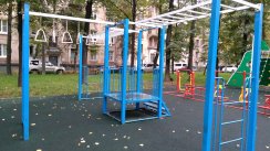 Площадка для воркаута в городе Москва №5620 Маленькая Современная фото