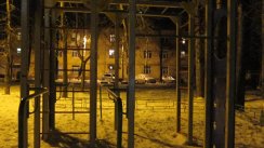 Площадка для воркаута в городе Сергиев Посад №6001 Маленькая Современная фото