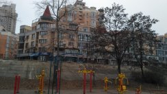 Площадка для воркаута в городе Киев №6087 Средняя Современная фото