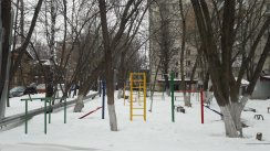 Площадка для воркаута в городе Нижний Новгород №6113 Маленькая Современная фото
