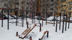 Площадка для воркаута в городе Наро-Фоминск №6145 Маленькая Современная фото