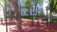 Площадка для воркаута в городе Москва №5055 Маленькая Современная фото