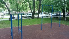 Площадка для воркаута в городе Москва №6712 Маленькая Современная фото