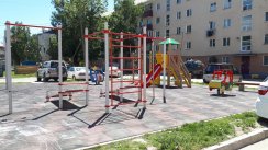 Площадка для воркаута в городе Южно-Сахалинск №6944 Маленькая Современная фото