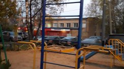 Площадка для воркаута в городе Москва №7812 Маленькая Современная фото