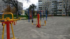 Площадка для воркаута в городе Львов №7871 Средняя Современная фото