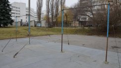 Площадка для воркаута в городе Курчатов №8080 Маленькая Современная фото