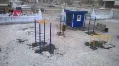 Площадка для воркаута в городе Стерлитамак №8153 Маленькая Современная фото