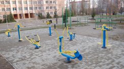 Площадка для воркаута в городе Ровно №9205 Маленькая Современная фото