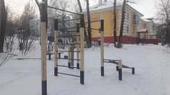 Площадка для воркаута в городе Первоуральск №9245 Маленькая Современная фото