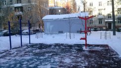 Площадка для воркаута в городе Москва №9310 Маленькая Современная фото